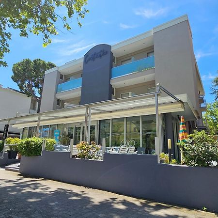 Hotel Costanza Чезенатико Екстериор снимка