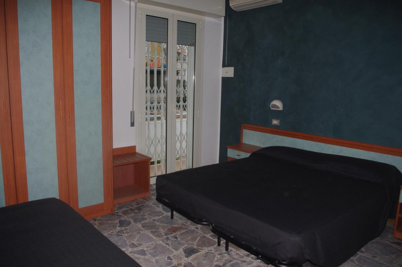 Hotel Costanza Чезенатико Екстериор снимка