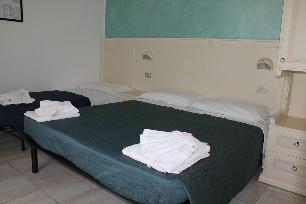 Hotel Costanza Чезенатико Екстериор снимка