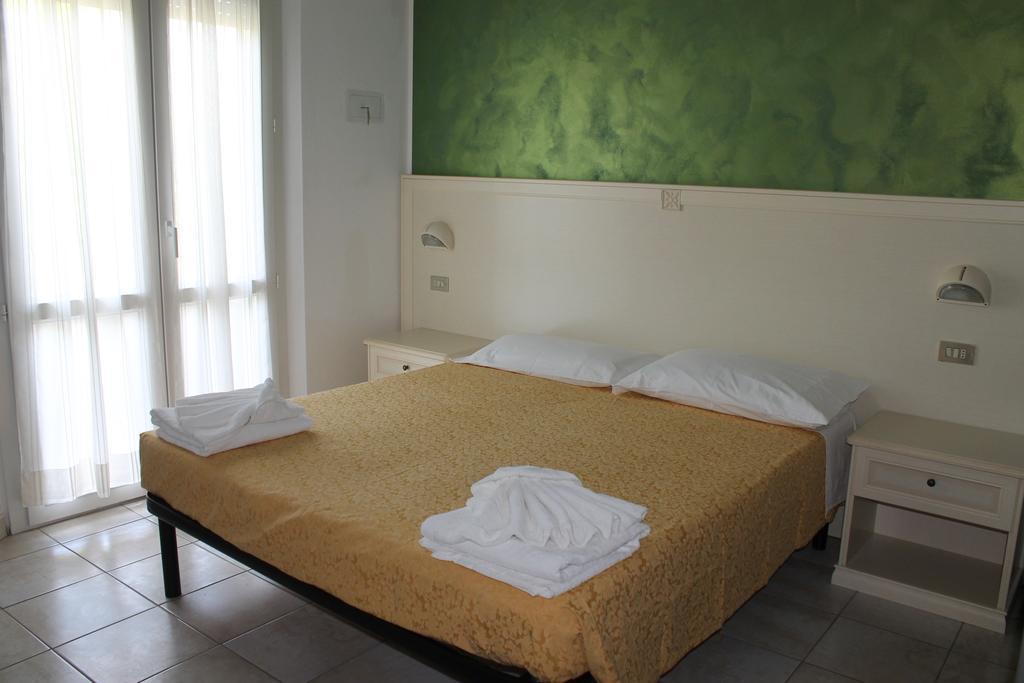 Hotel Costanza Чезенатико Стая снимка