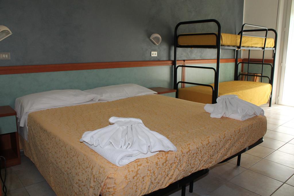 Hotel Costanza Чезенатико Стая снимка