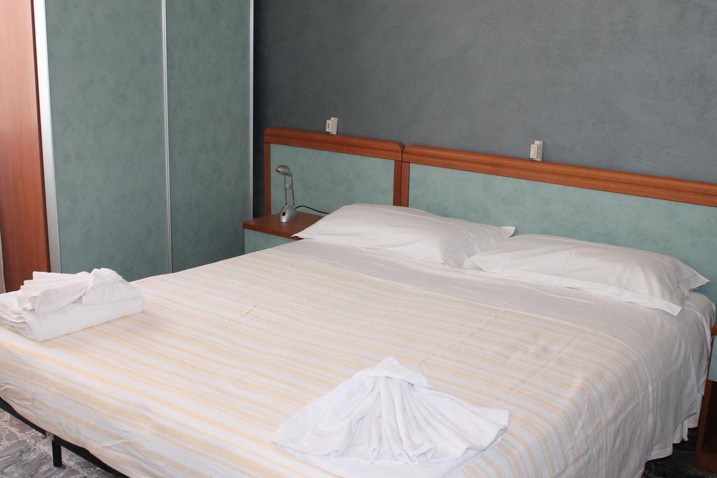 Hotel Costanza Чезенатико Стая снимка