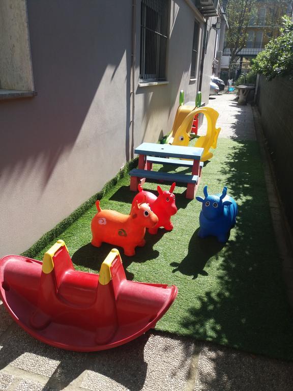 Hotel Costanza Чезенатико Екстериор снимка